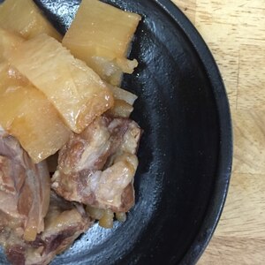 圧力鍋で大根と豚なんこつ肉の味噌煮